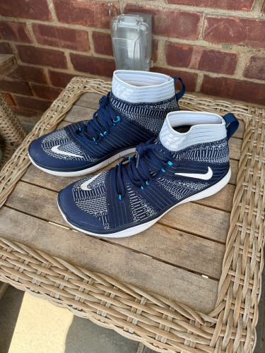 Men's Size M 10.5 (W 11.5) Adult Nike Free Run Shoes (Used)