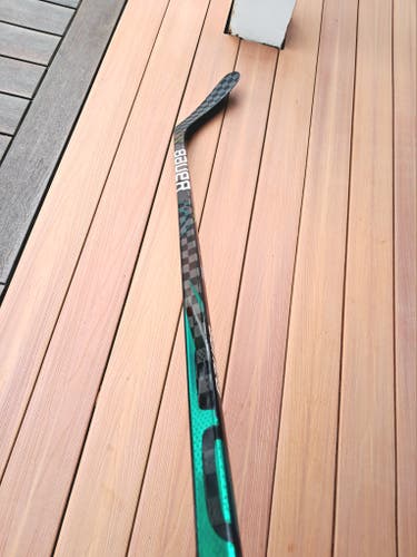 Senior Bauer Vapor ADV Custom Right Handed Hockey Stick 87 Flex NHL Pro Stock