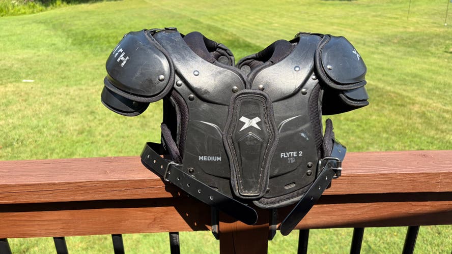 Medium Youth Xenith Flyte Shoulder Pads (Used)