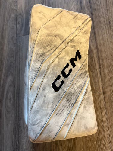 White Intermediate CCM EFlex 6.9 Goalie Blocker Full Right (Used)