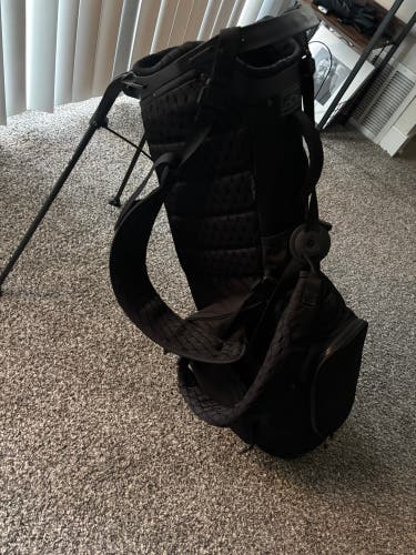 Sun Mountain 4-Way Stand Golf Bag – Black – Excellent Condition – Lightweight