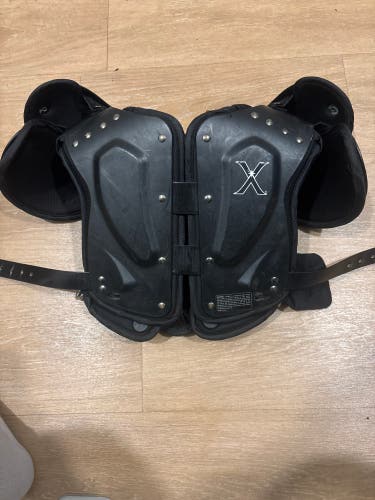 Small Youth Xenith Xflexion flyte Shoulder Pads (Used)