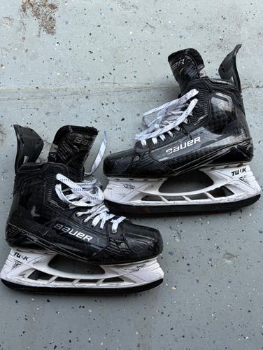Black 2022 Bauer Supreme Mach Hockey Skates 9 (Used)