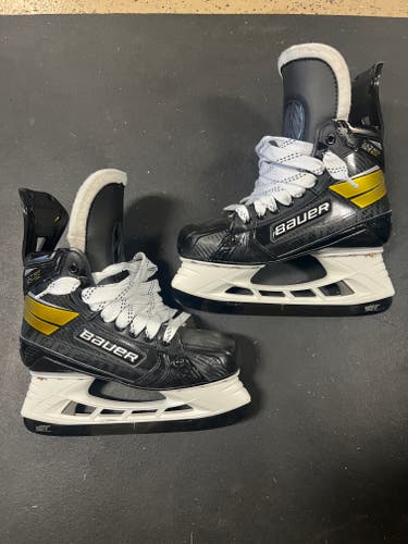Bauer Supreme Ultrasonic Hockey Skates Pro Stock Size 6 (Used)