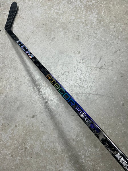 75 Flex P28 Senior CCM RibCor Trigger 9 Pro Right Hand Hockey Stick Pro Stock (New)
