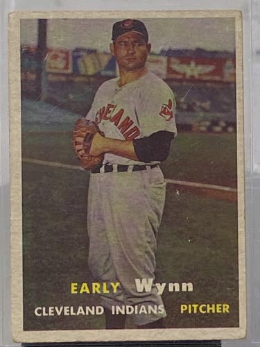 Early Wynn 1957 Topps Baseball Card #40 Cleveland Indians