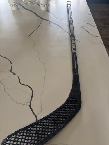 Youth Raven Right Handed Hockey Stick 40 Flex (Used)