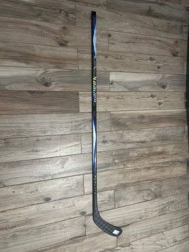 Senior Bauer Vapor Flylite Right Handed Hockey Stick P92 77 Flex (New)