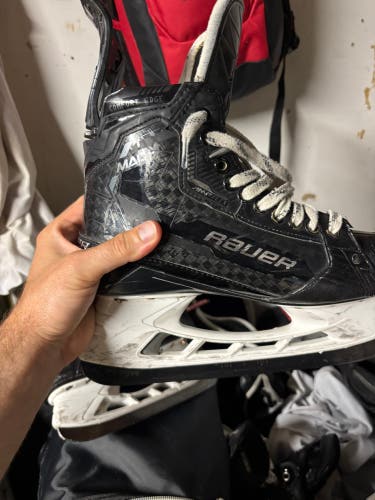 Black 2022 Bauer Supreme Mach Hockey Skates Regular Width Pro Stock 7 (Used)