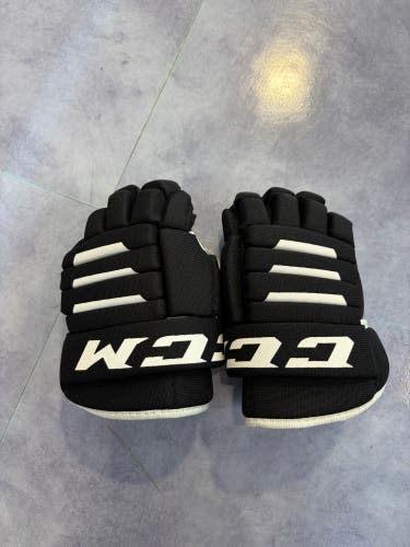 Black Youth CCM Tacks 4Roll Gloves 9" (Used)