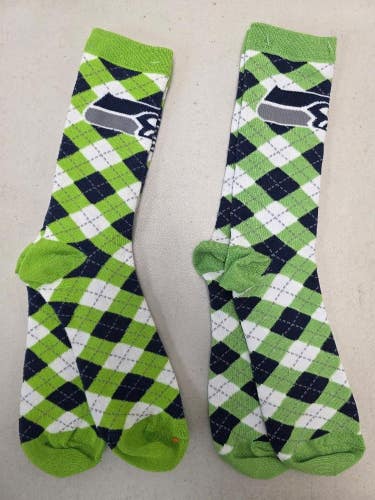 ST5 Mens NFL SEATTLE SEAHAWKS Lot of 2 Crew Socks LARGE NEW