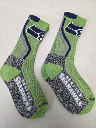 ST8 Mens NFL SEATTLE SEAHAWKS Lot of 2 Crew Socks MEDIUM NEW