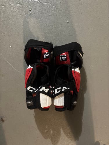Junior Medium CCM JetSpeed FT4 Pro Elbow Pads (Used)