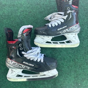 Intermediate Bauer Vapor 3X Hockey Skates (Fit 2) Size 5.5 (Used)
