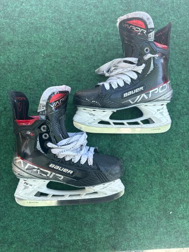 Intermediate Bauer Vapor 3X Hockey Skates (Fit 2) Size 5.5 (Used)