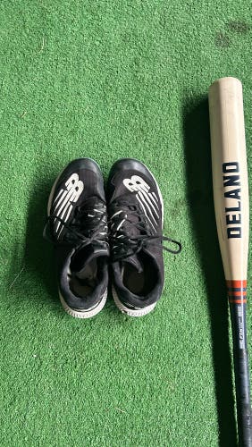 Black Men's Size M 9.5 (W 10.5) Adult New Balance 4040v6 Low Top Turf Cleats (Used)