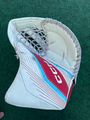 White & Red Junior CCM EFlex 6.5 Goalie Glove Regular (Used)
