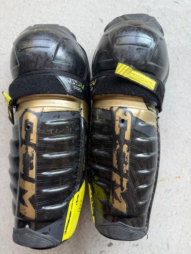 Junior CCM Tacks AS-V Pro 12" Shin Pads Pro Stock (Used)