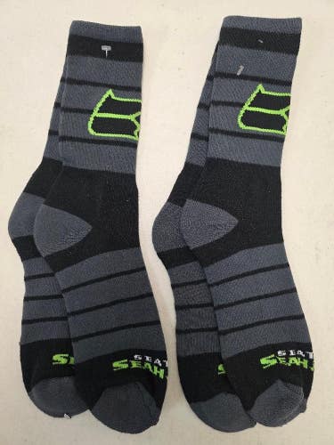 ST11 Mens NFL SEATTLE SEAHAWKS Lot of 2 Crew Socks LARGE 8-13 NEW