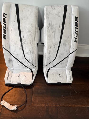 Youth Large (24in) Bauer Prodigy Goalie Leg Pads (Used)
