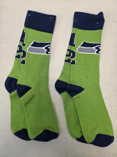 ST15 Mens NFL SEATTLE SEAHAWKS Lot of 2 Crew Socks MEDIUM 5-10 NEW