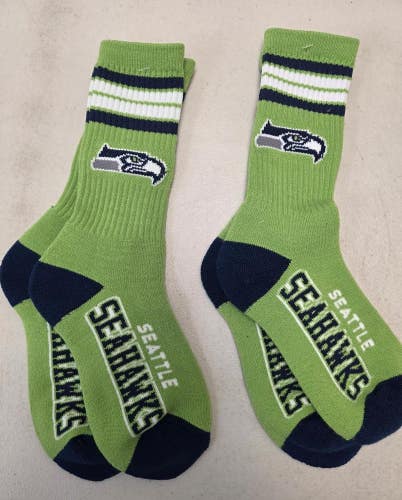 ST16 Mens NFL SEATTLE SEAHAWKS Lot of 2 Crew Socks MEDIUM 5-10 NEW