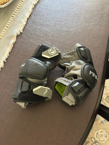 Medium/Large Adult Maverik Max Arm Pads (New)