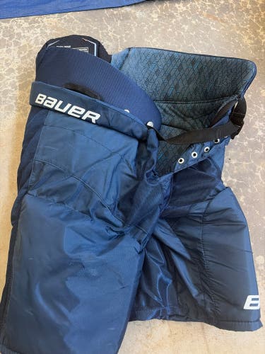 Intermediate Medium Bauer Hockey Pants (Used)