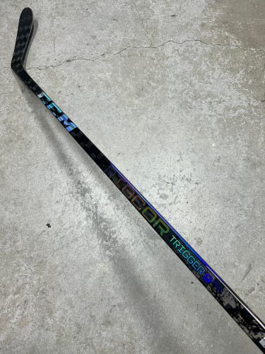 90 Flex P28 Senior CCM RibCor Trigger 9 Pro Right Hand Hockey Stick Pro Stock (New)