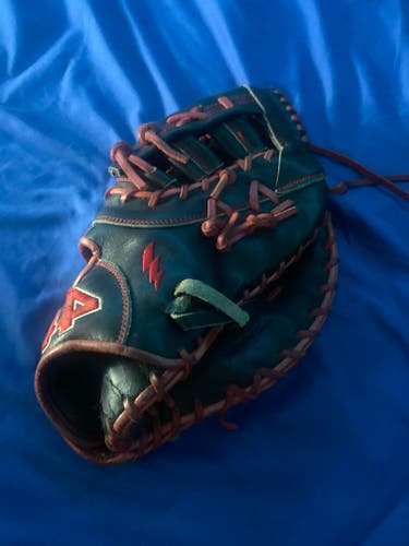 2024 44 Pro RH First Base 44 Baseball Glove 13" (Used)