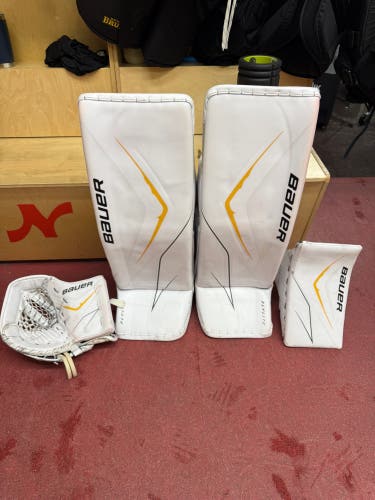 35" Bauer Flylite Full Right Goalie Full Set Pro Stock (Used)