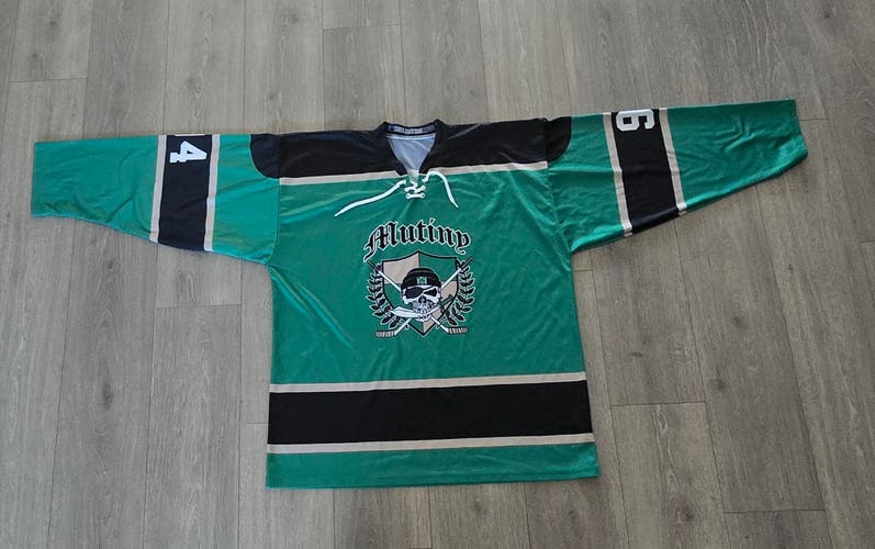 Green Mutiny beer league XL Men's Jersey (Used)