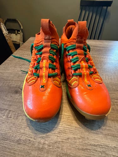 Orange Men's Size M 8.5 (W 9.5) Adult Under Armour Molded Cleats Cleats (Used)