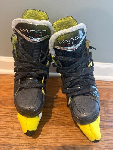 2023 Bauer Vapor X4 Hockey Skates Regular Width Size 3 (Used)
