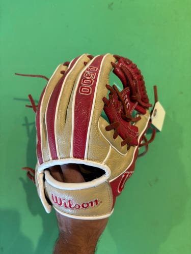 Red Wilson A500 RH Infield Baseball Glove 11"