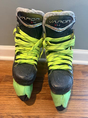 2023 Bauer Vapor X4 Hockey Skates Regular Width Size 2 (Used)