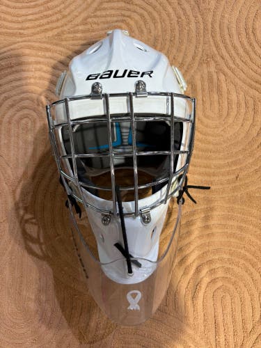 White Senior Bauer 930 Goalie Mask | Small-Medium (Used)