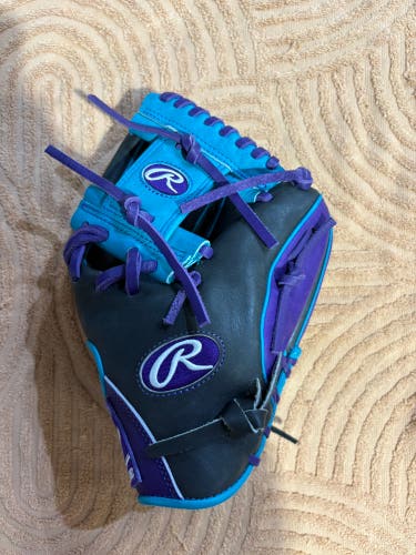Black Rawlings Heart of the Hide RH Baseball Glove 11.5" (Used)