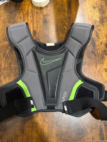 Medium Adult Nike Vapor Shoulder Pads (Used)