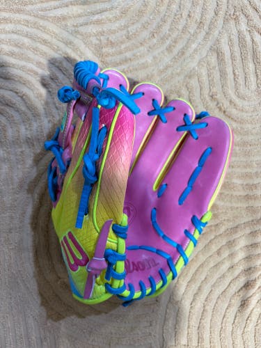*Used Once* Wilson A2000 "Pink Lemonade" RH Baseball Glove 11.5" (Used)