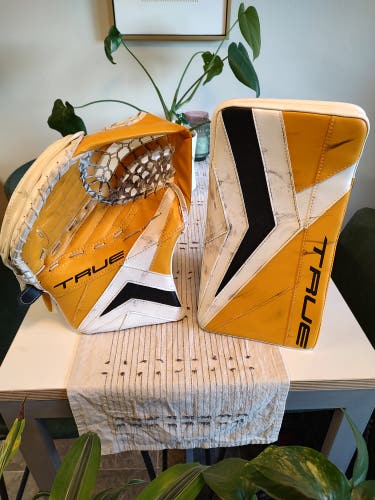 True Catalyst 7x3 Glove & Blocker (Full Right) (Used)