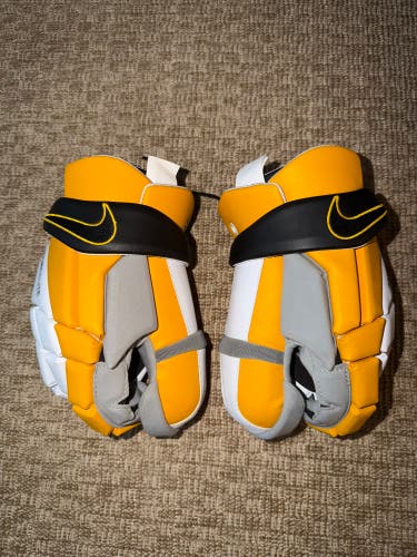 NIKE PRIME ELITE GOALIE GLOVES (New)