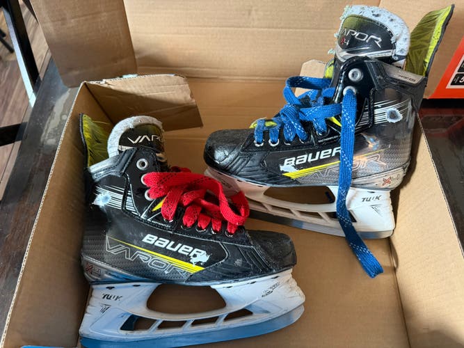 2023 Bauer Vapor X4 Hockey Skates Regular Width Size 3 (Used)