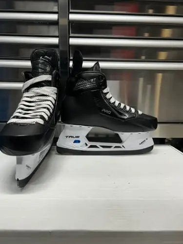 True Catalyst Pro Hockey Skates Regular Width Pro Stock 10 (Used)