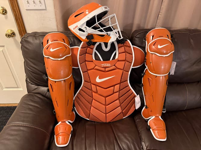 Nike Diamond Elite Catcher's Texas Longhorns set! New with Tags!