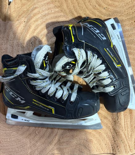 Junior CCM Super Tacks 9380 Hockey Goalie Skates Regular Width Size 3.5 (Used)