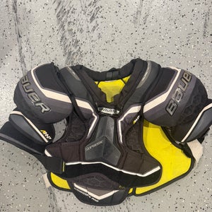 Men's Small Intermediate Bauer Supreme 150 Shoulder Pads (Used)