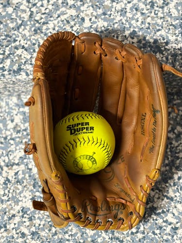 Rawlings RSGXL Supersize Softball Glove RHT 14" (Used)