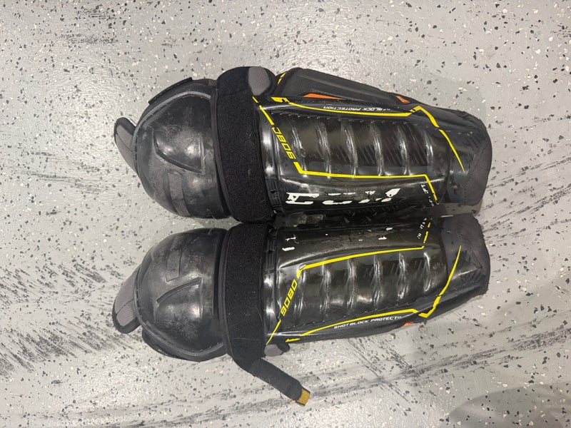 Junior CCM Tacks 9060 12" Shin Pads (Used)