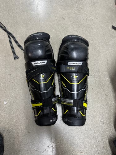 Youth Bauer Supreme Mach 10" Shin Pads (Used)
